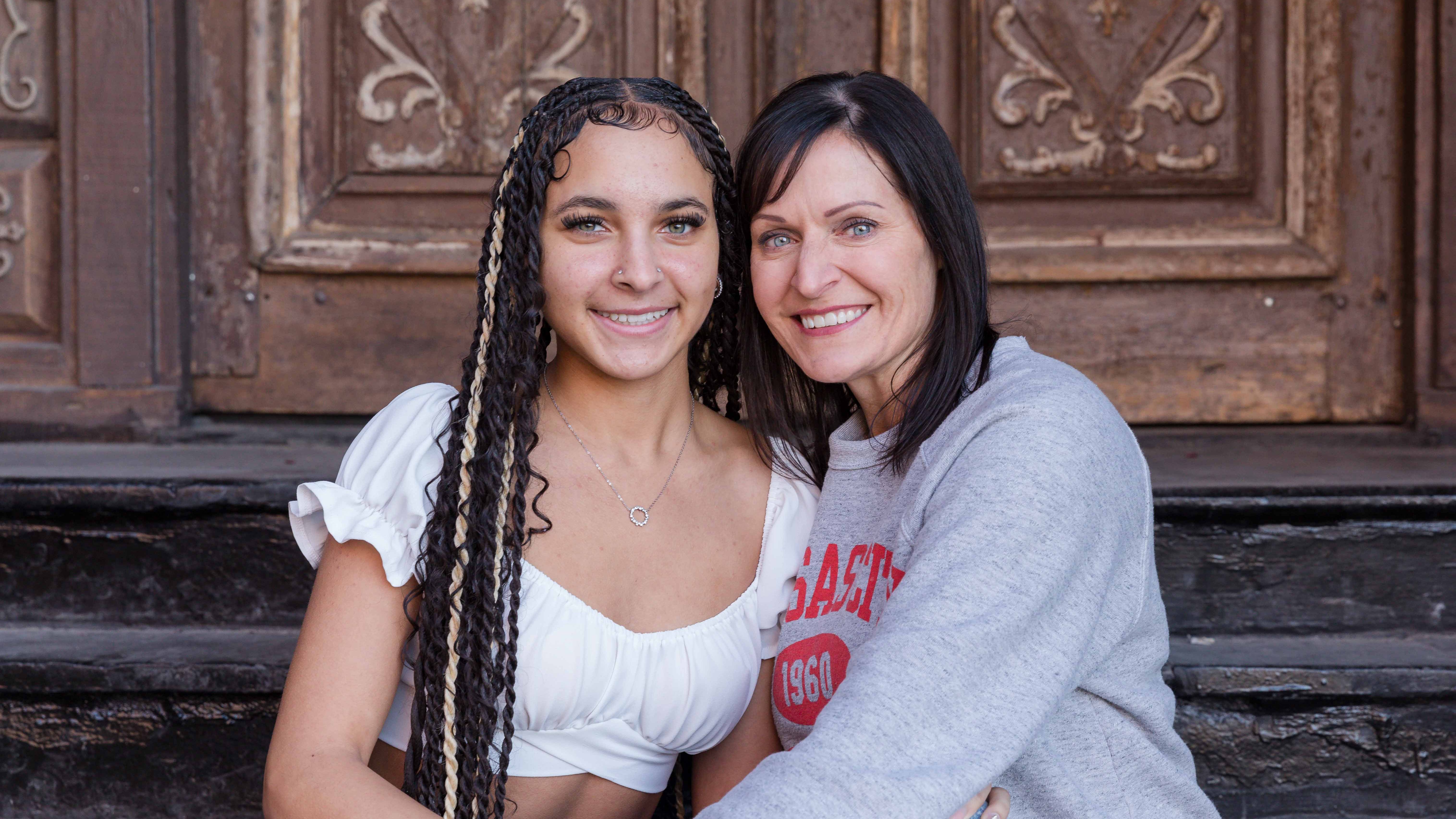 senior and parent both taking part in planning a highschool senior session
